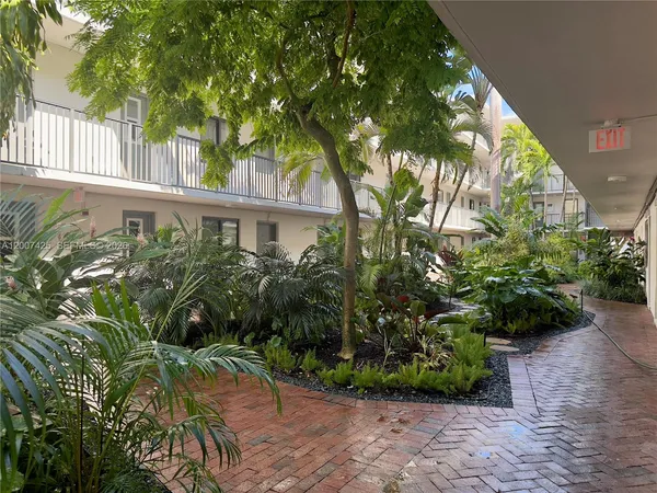 $2,350 | 3242 Mary Street, Unit S115, Miami, FL 33133