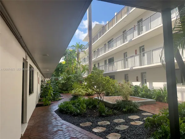 $2,350 | 3242 Mary Street, Unit S115, Miami, FL 33133