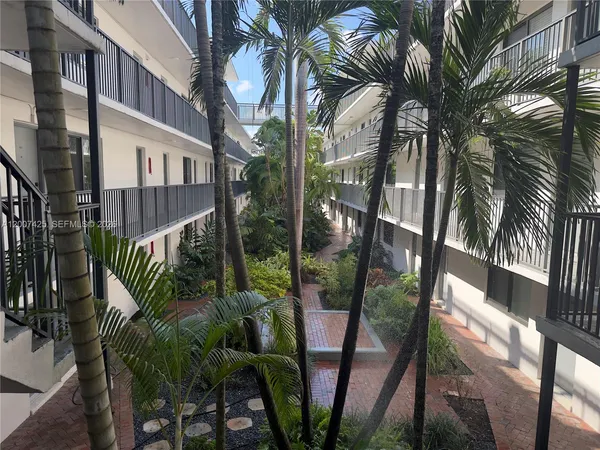 $2,350 | 3242 Mary Street, Unit S115, Miami, FL 33133