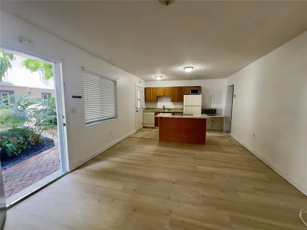 $2,350 | 3242 Mary Street, Unit S115, Miami, FL 33133
