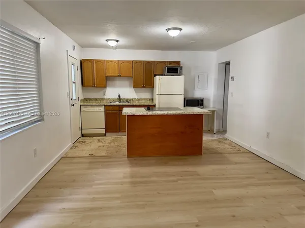 $2,350 | 3242 Mary Street, Unit S115, Miami, FL 33133
