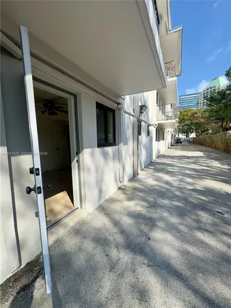 $2,350 | 3242 Mary Street, Unit S115, Miami, FL 33133