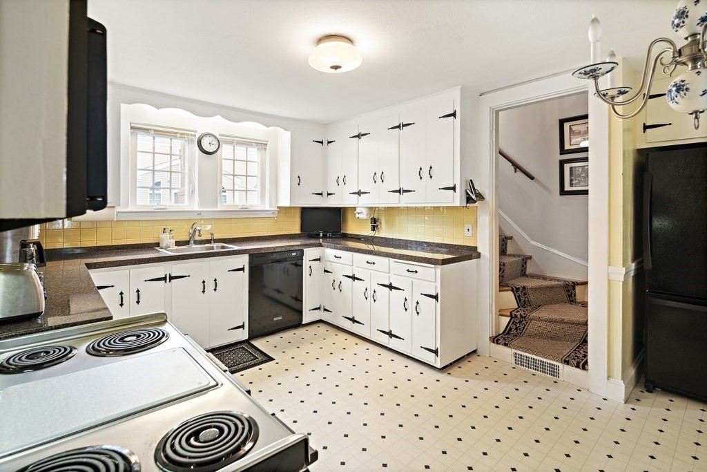 6 Harrington Road Winchester, MA 01890 - Photo 18 of 36 Gallery Image 18