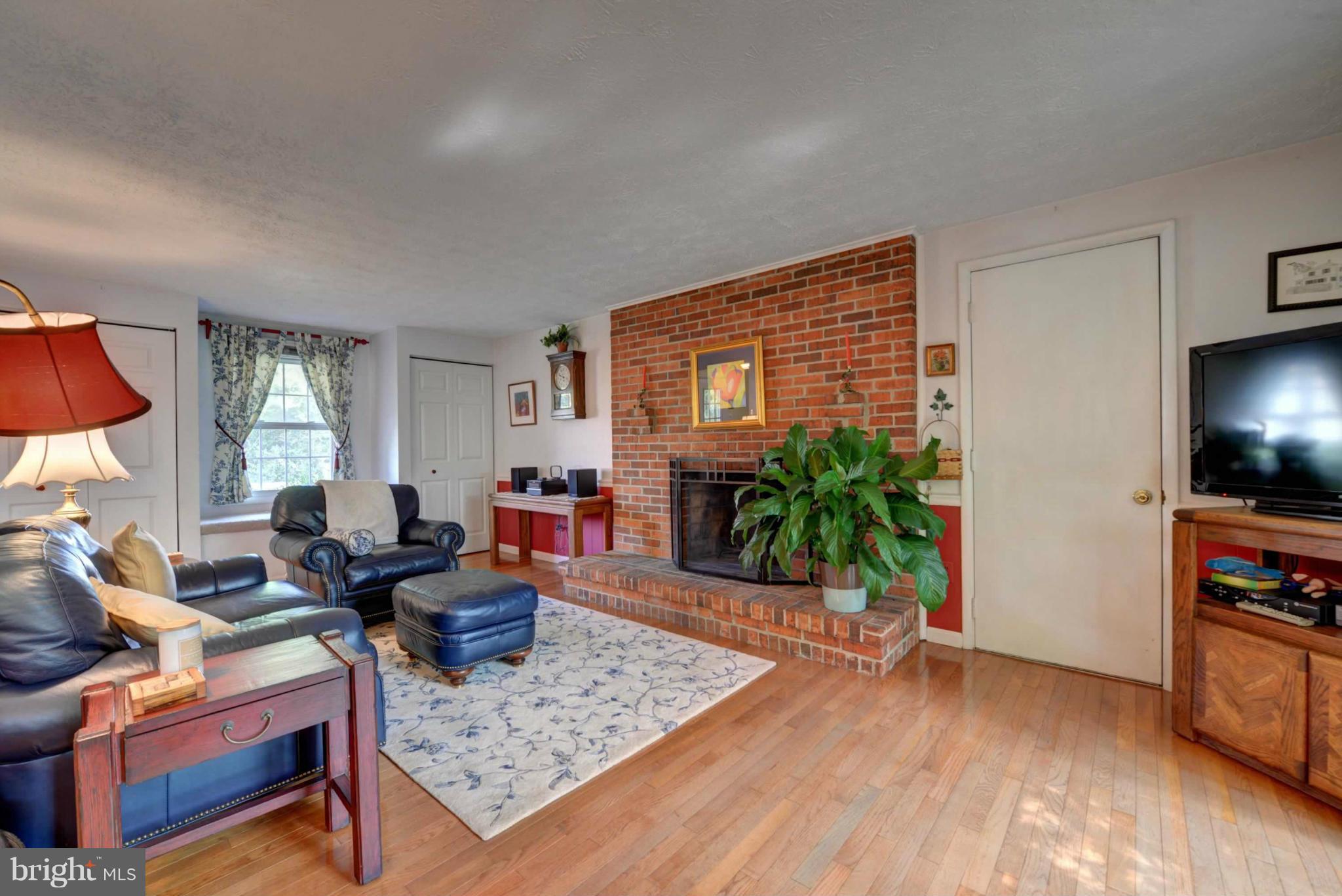 6119 Covered Bridge Road Burke, VA 22015 - Photo 12 of 30 Family Room