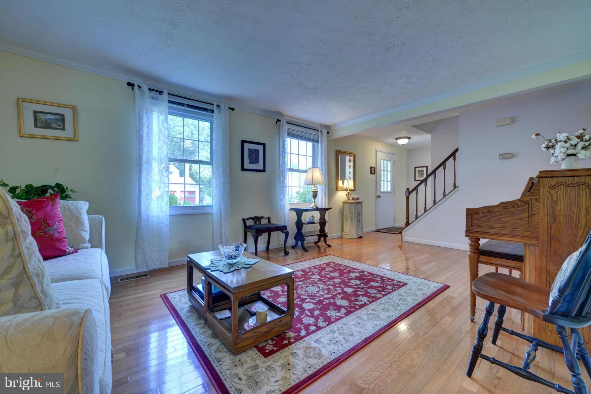 6119 Covered Bridge Road Burke, VA 22015 - Photo 3 of 30 Living Room