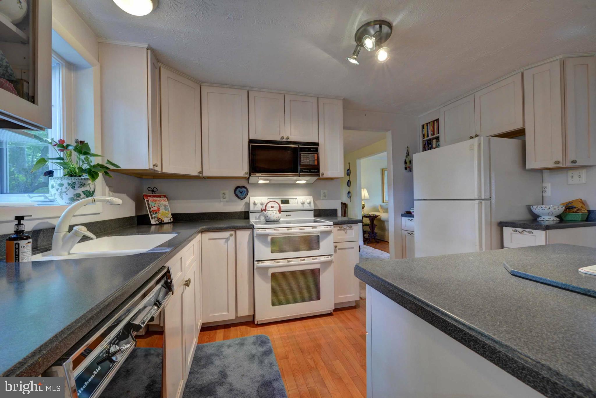 6119 Covered Bridge Road Burke, VA 22015 - Photo 8 of 30 Kitchen