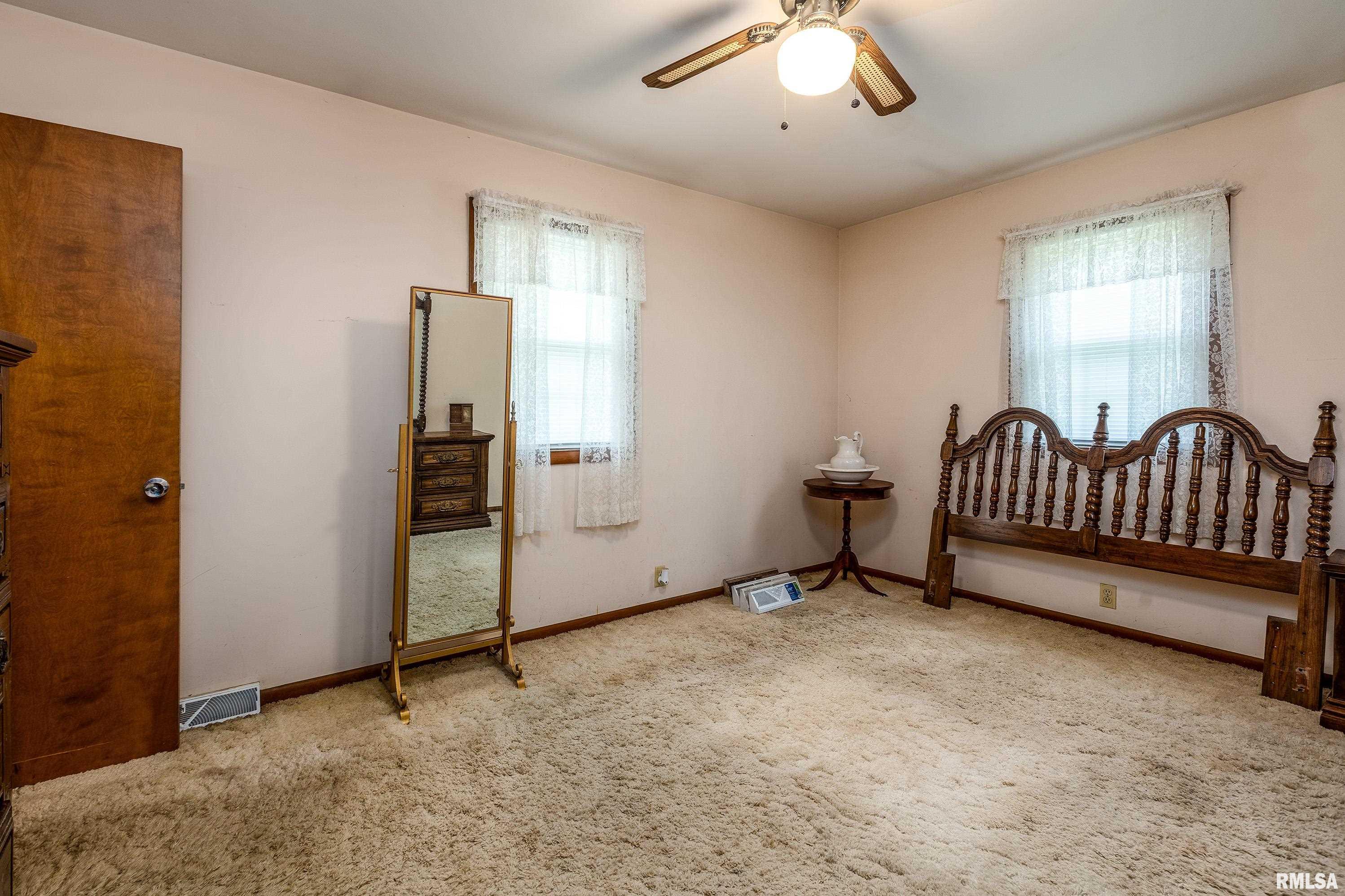 607 Mundy Street Eldorado, IL 62930 - Photo 14 of 32