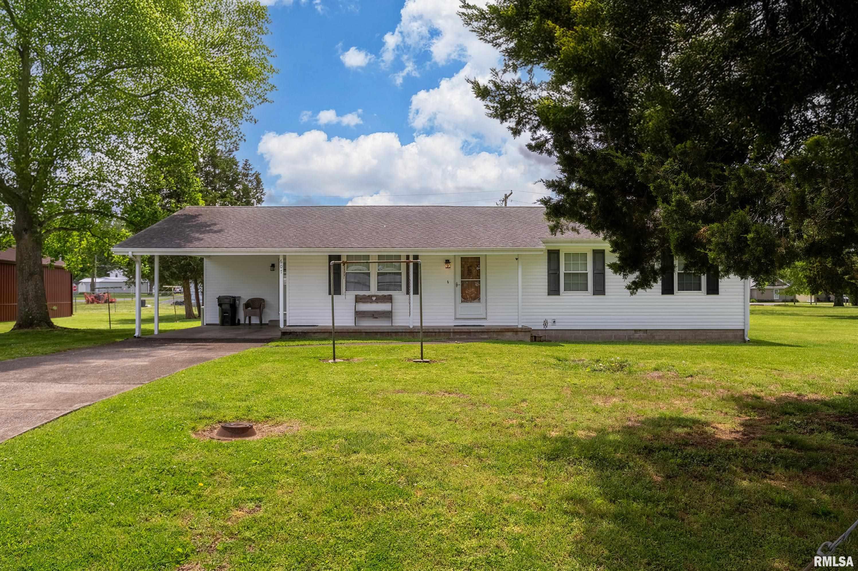 607 Mundy Street Eldorado, IL 62930 - Photo 2 of 32