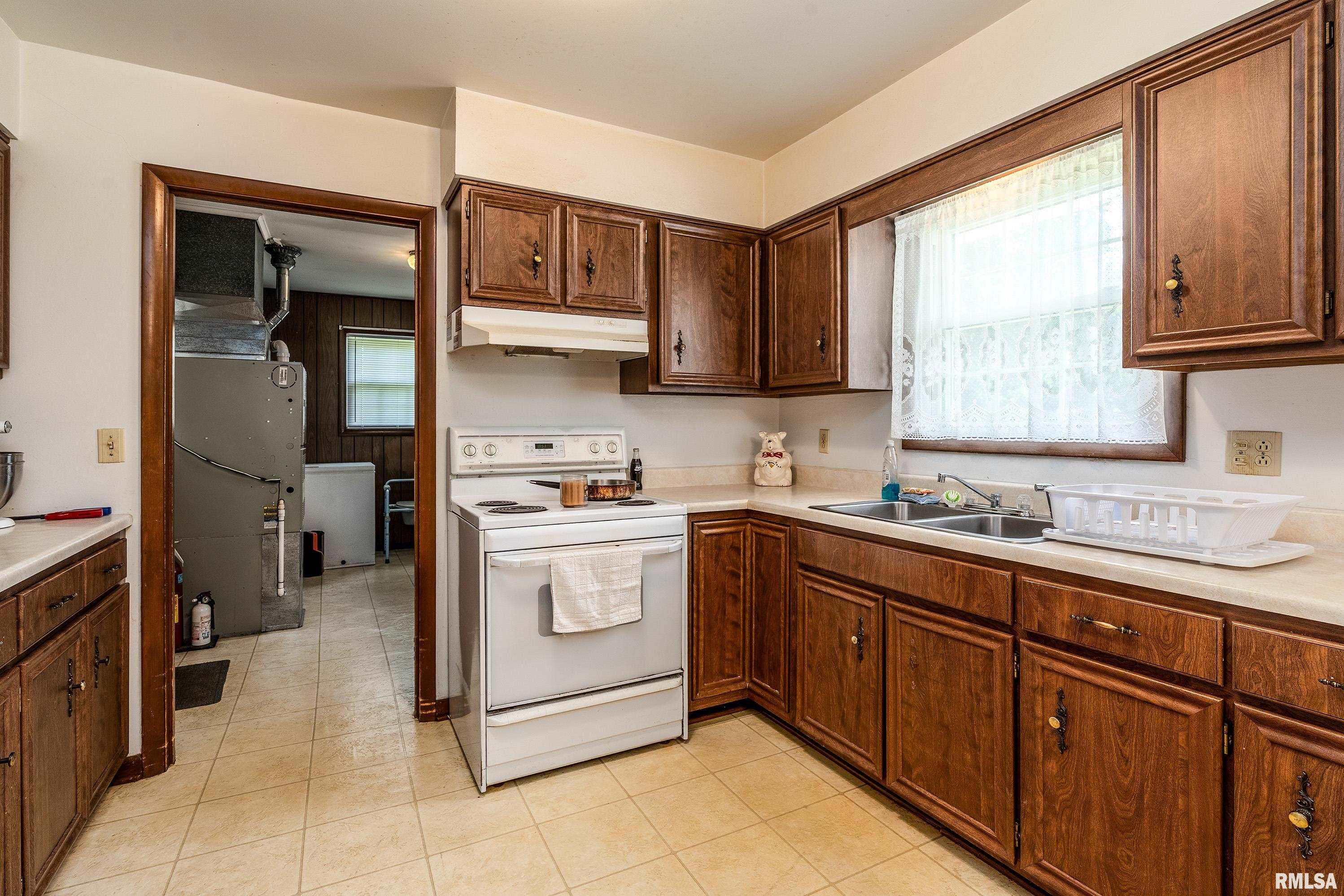 607 Mundy Street Eldorado, IL 62930 - Photo 7 of 32