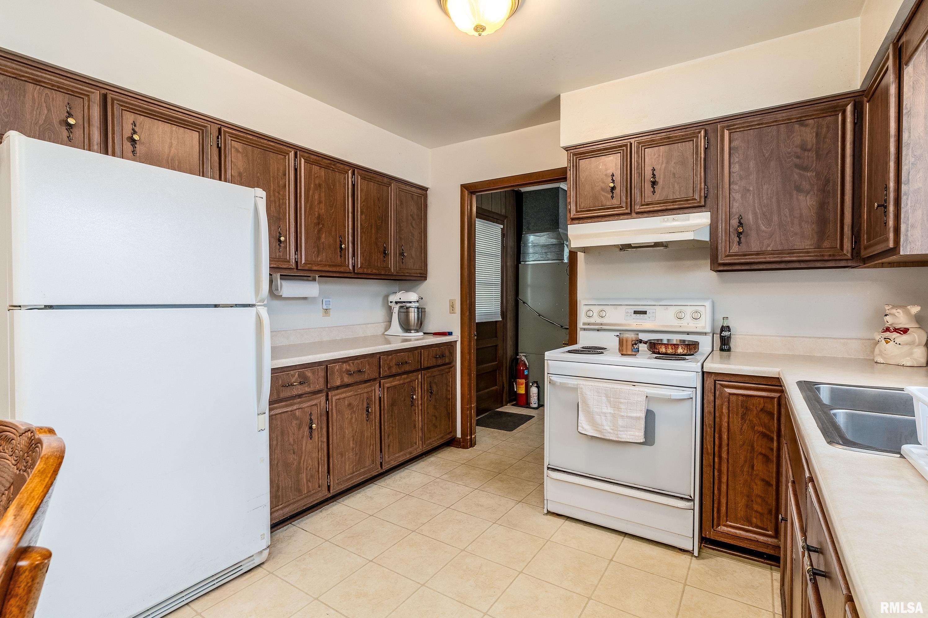 607 Mundy Street Eldorado, IL 62930 - Photo 8 of 32