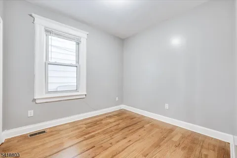$2,400 | 342 Sanford Avenue, Unit 1, Newark, NJ 07106