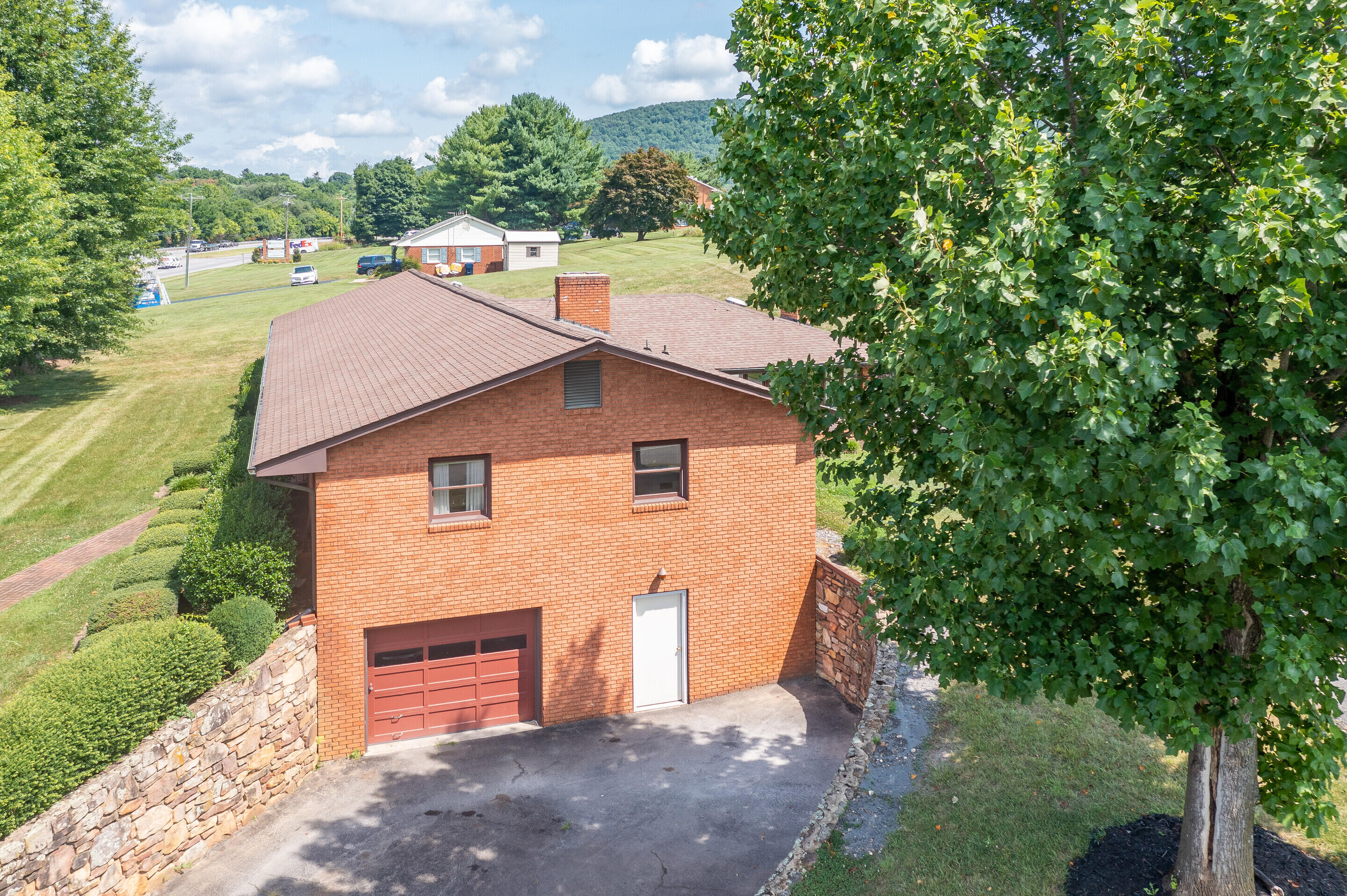 5296 Cloverdale Road Roanoke, VA 24012 - Photo 3 of 48 02_5296_Cloverdale_Rd02_mls