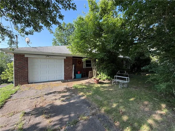 $107,000 | 141 Ridge Road, Aliquippa, PA 15001