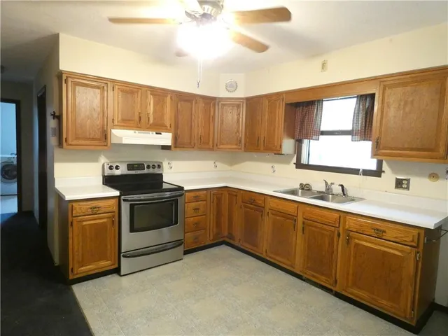 $1,250 | 574 South Erie Street, Mercer, PA 16137