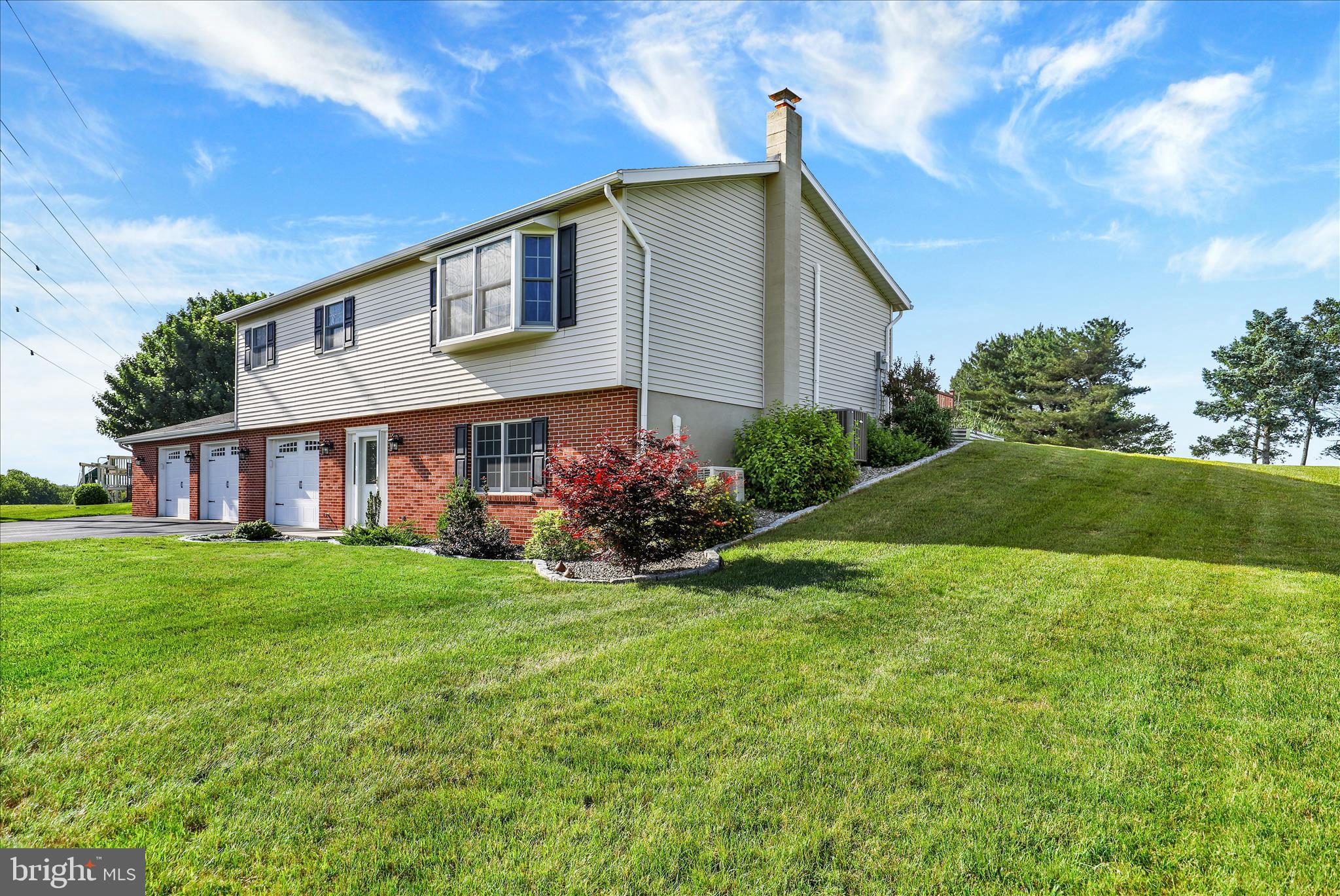 527 Ridgeview Road South Elizabethtown, PA 17022 - Photo 1 of 31 360_8437