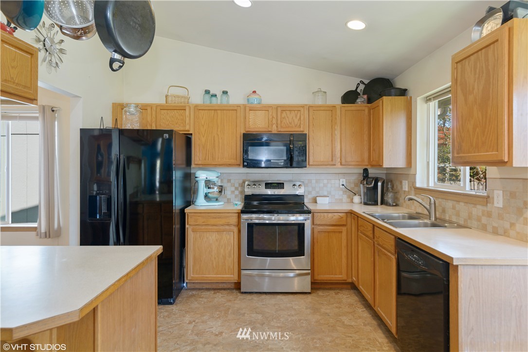 1823 164th Street East Tacoma, WA 98445 - Photo 14 of 33