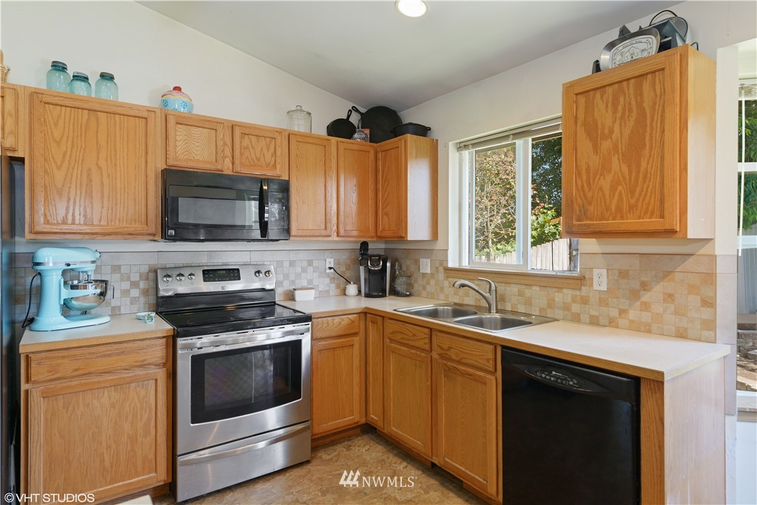 1823 164th Street East Tacoma, WA 98445 - Photo 15 of 33