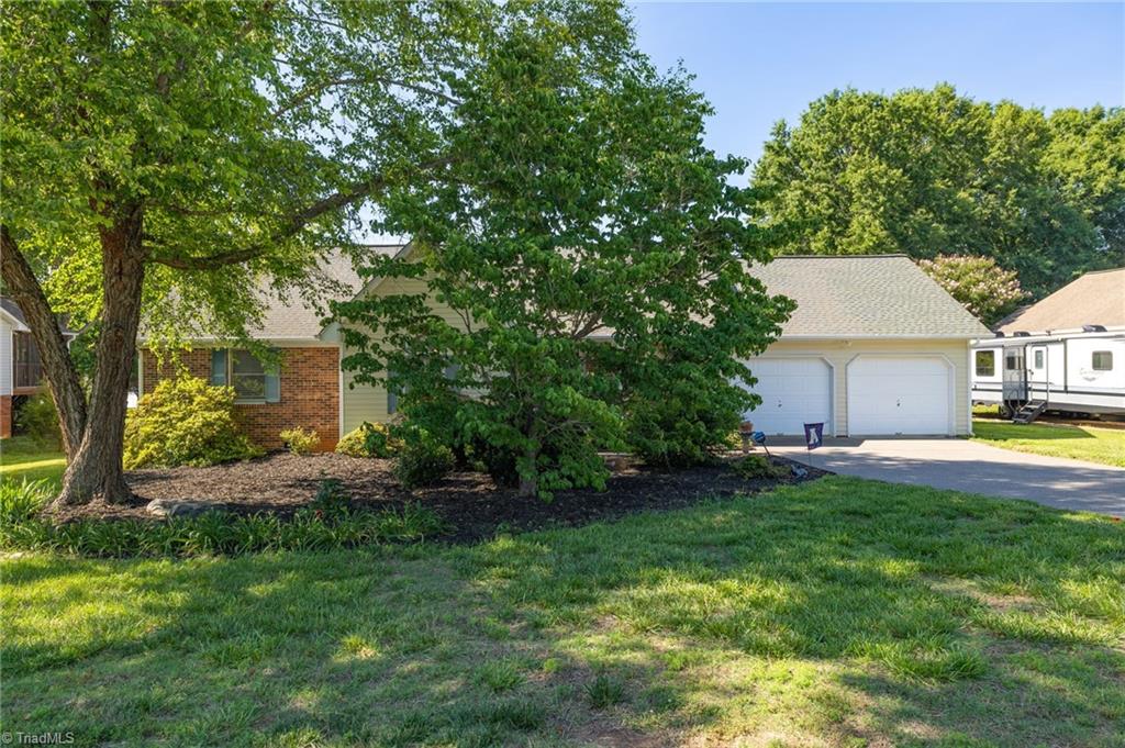 7494 Friendship Ledford Road Winston-Salem, NC 27107 - Photo 4 of 33