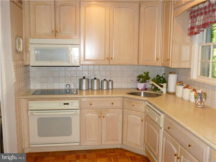99 Oak Ridge Drive Haddonfield, NJ 08033 - Photo 8 of 19 Gallery Image 8