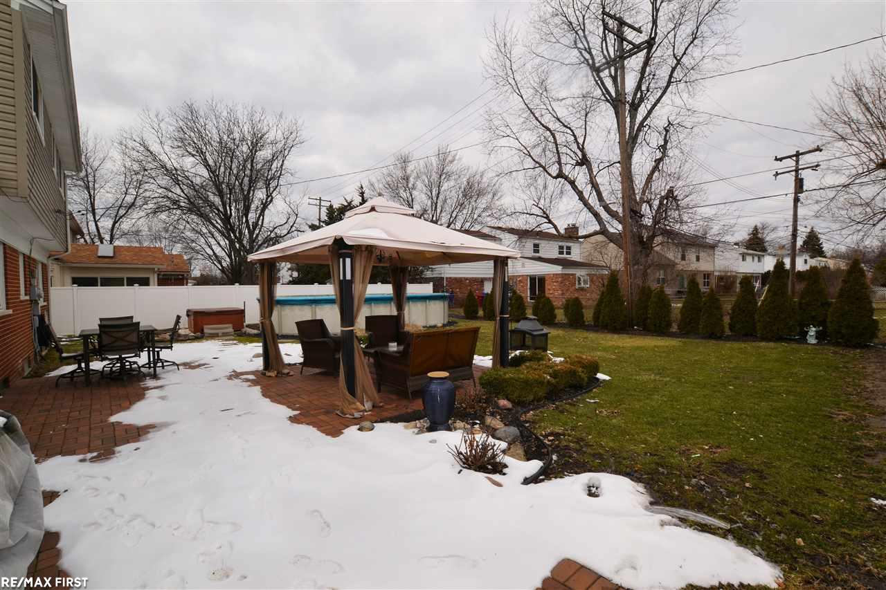18525 Davidson Road Fraser, MI 48026 - Photo 40 of 43 31342126-39.JPG