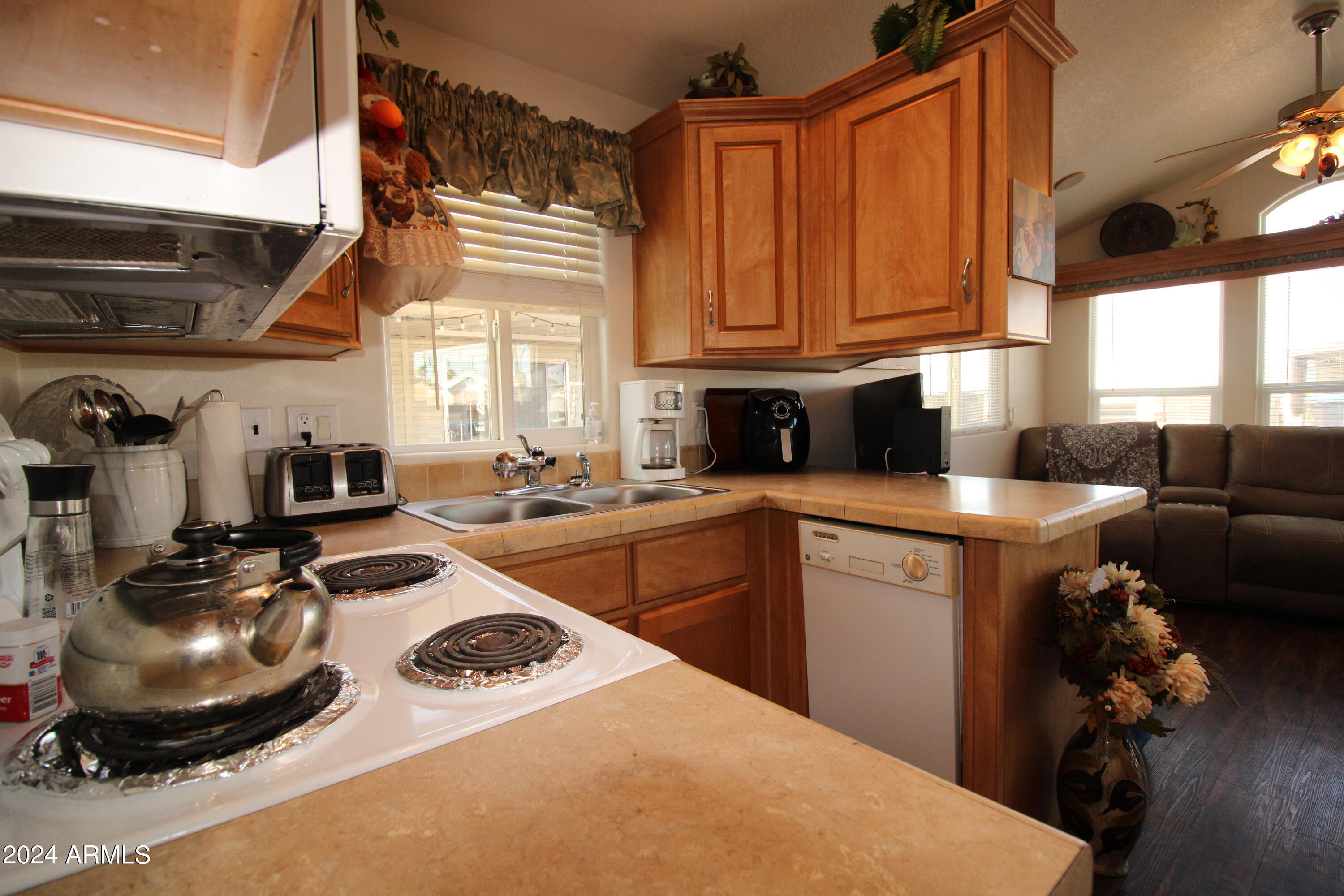 303 North Lindsay Road, Unit T57 Mesa, AZ 85213 - Photo 7 of 14 IMG_6441