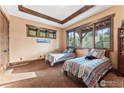 a view of a livingroom with furniture and a ceiling fan