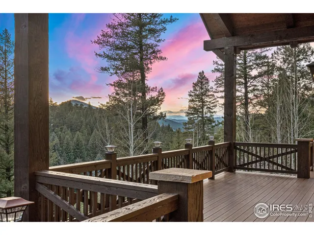 a view of entrance of the house