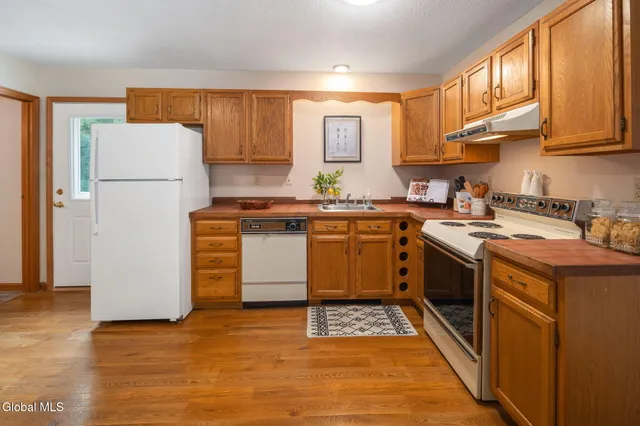 $375,000 | 15 Laurel Lane, Queensbury, NY 12804