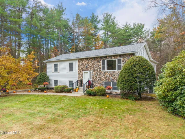 $375,000 | 15 Laurel Lane, Queensbury, NY 12804