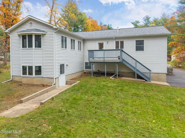 $375,000 | 15 Laurel Lane, Queensbury, NY 12804