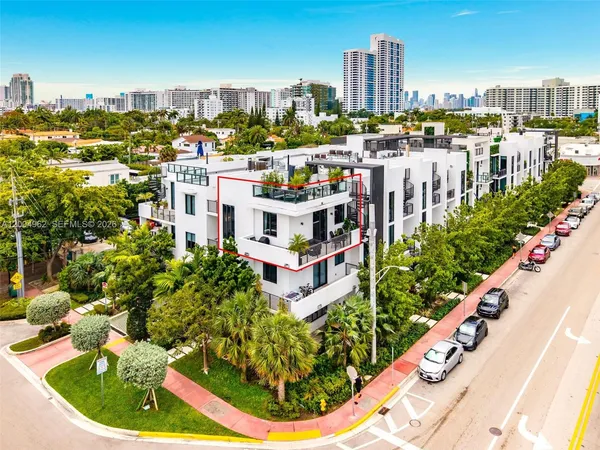 $8,000 | 1030 15th Street, Unit 321, Miami Beach, FL 33139