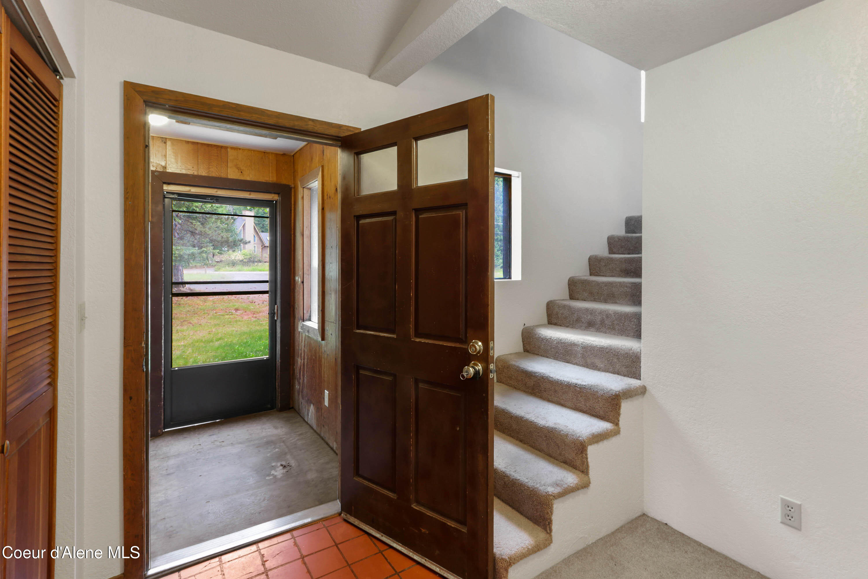 372 Schweitzer Mountain Road Sandpoint, ID 83864 - Photo 13 of 22 Entrance and stairs