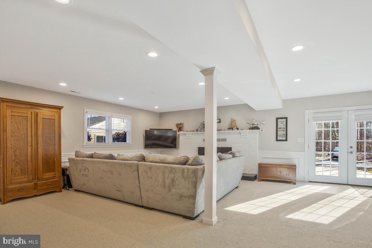 1827 Underwood Road Gambrills, MD 21054 - Photo 24 of 42 Huge family room
