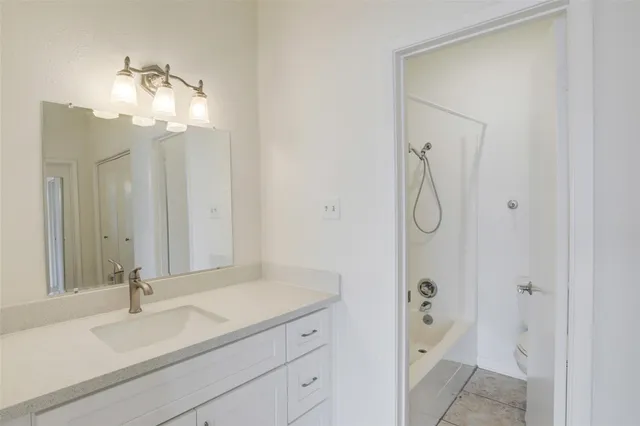 $340,000 | 401 Lakeside Lane, Unit 108, Houston, TX 77058