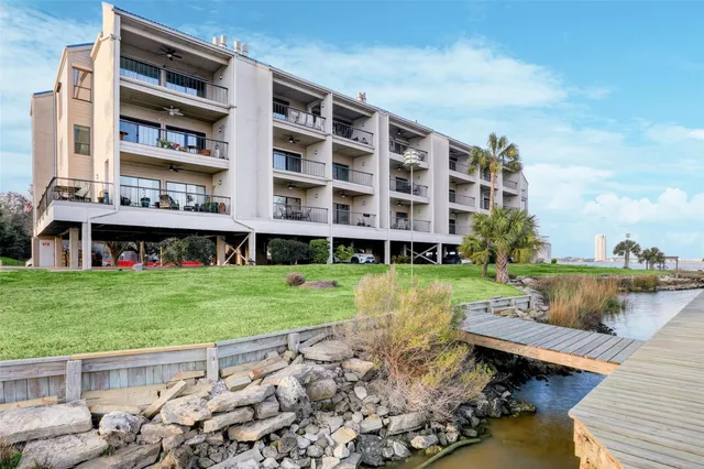 $340,000 | 401 Lakeside Lane, Unit 108, Houston, TX 77058