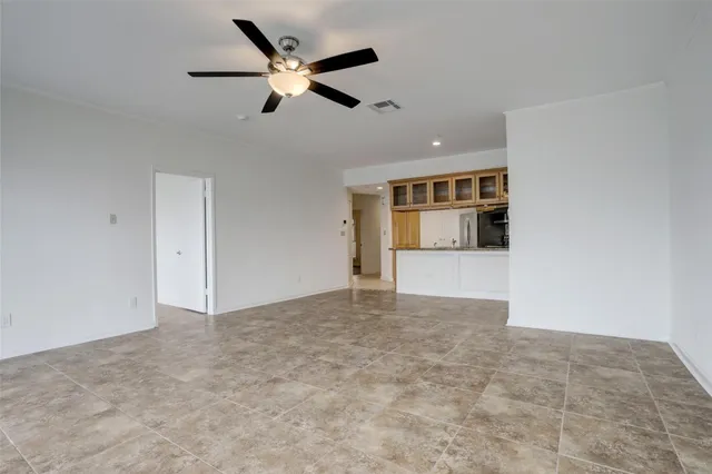 $340,000 | 401 Lakeside Lane, Unit 108, Houston, TX 77058