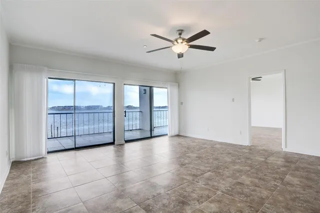$340,000 | 401 Lakeside Lane, Unit 108, Houston, TX 77058