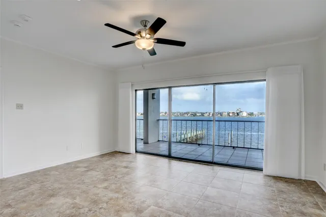 $340,000 | 401 Lakeside Lane, Unit 108, Houston, TX 77058