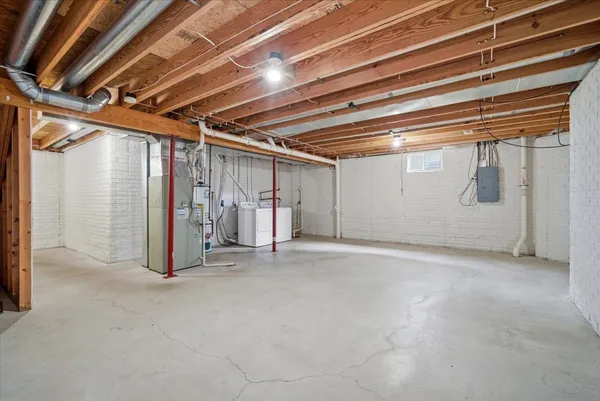 $224,900 | 2719 Gill Street, Bloomington, IL 61704