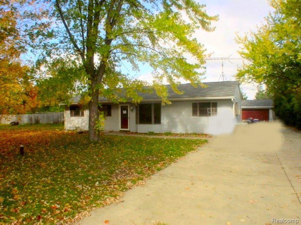 160 Middle Road Highland, MI 48357 - Photo 1 of 1 160 Middle1