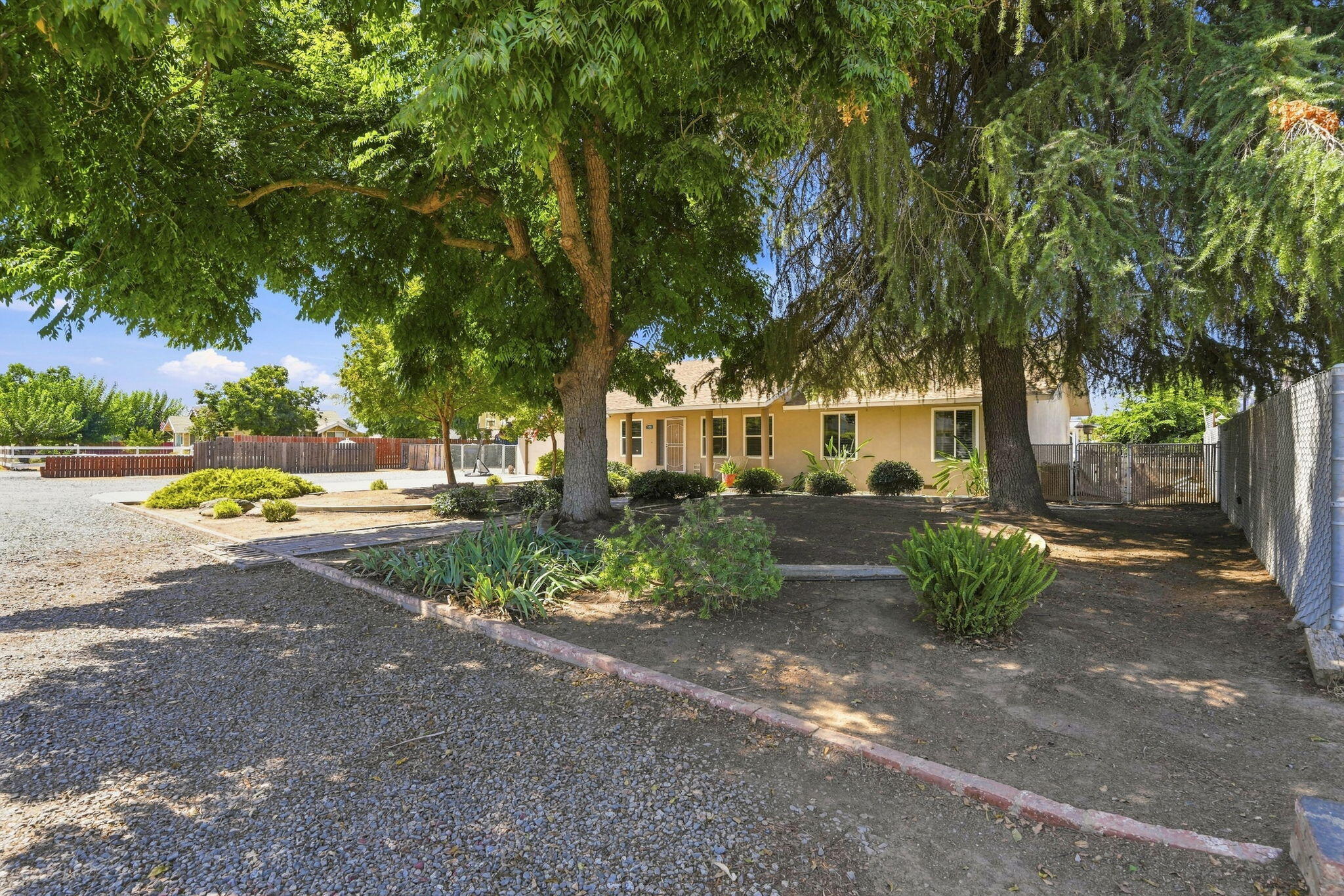 351 South Cornucopia Road Exeter, CA 93221 - Photo 2 of 54 4-351_S_Cornucopia_Rd_-_Exeter_CA_003