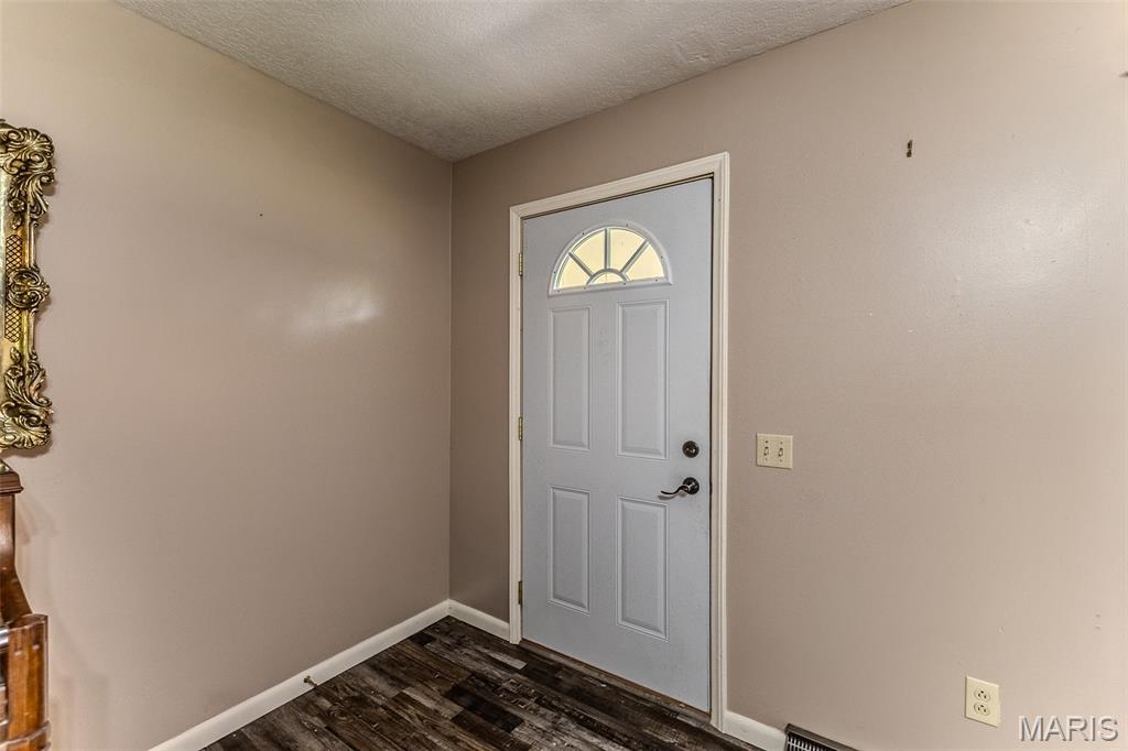 1511 Rader Drive Lebanon, MO 65536 - Photo 2 of 59