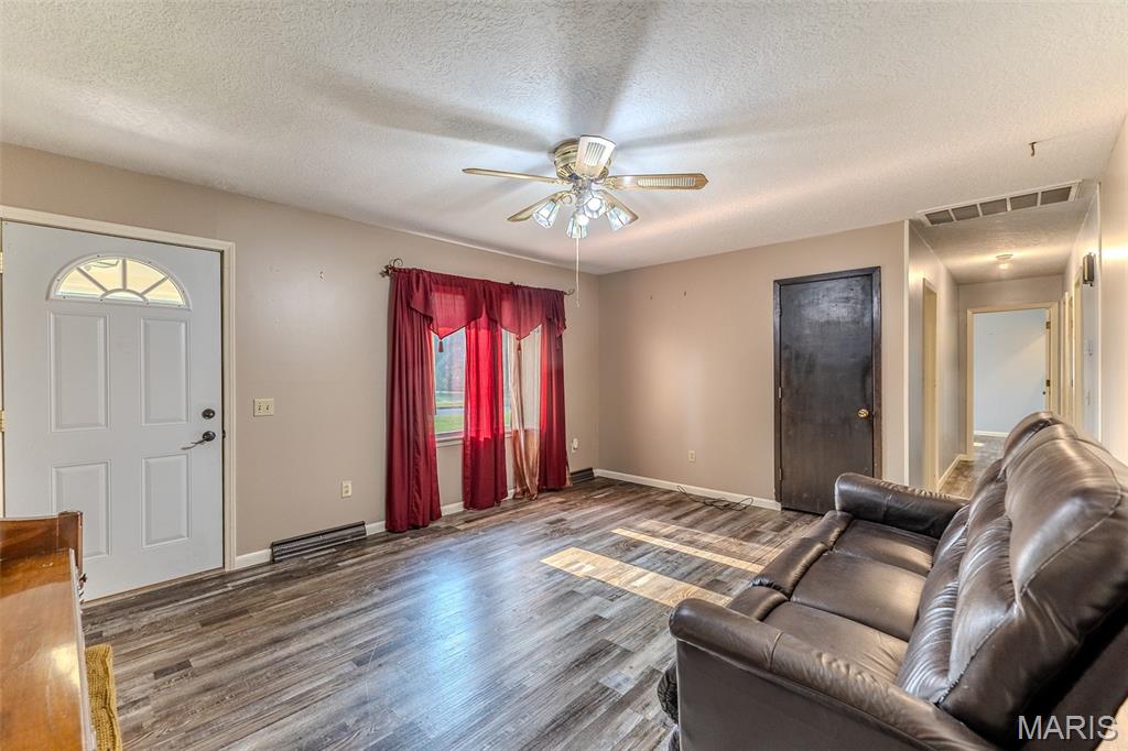 1511 Rader Drive Lebanon, MO 65536 - Photo 4 of 59