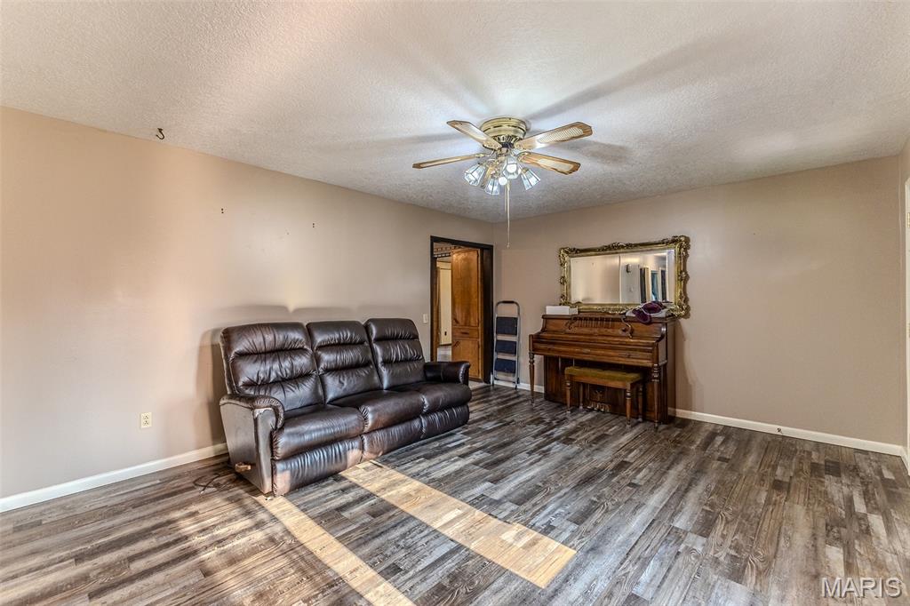 1511 Rader Drive Lebanon, MO 65536 - Photo 5 of 59