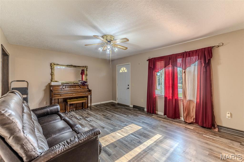 1511 Rader Drive Lebanon, MO 65536 - Photo 6 of 59