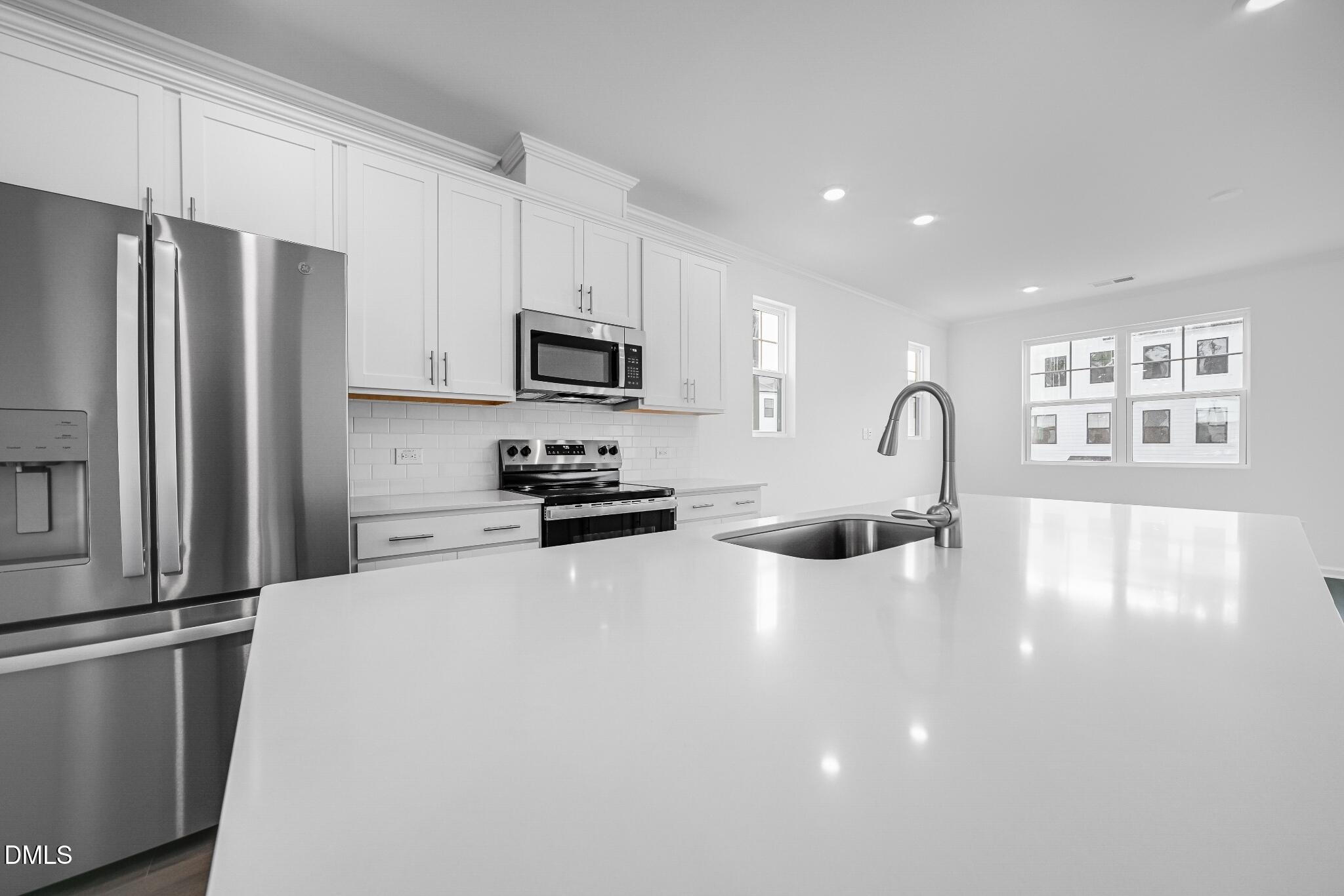 3607 Elm Grv Lane Raleigh, NC 27604 - Photo 7 of 31 SUN_ElmGrove_Pic_Wyatt_QMI_4_Kitchen_3of