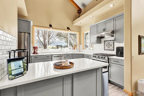 $950,000 | 15 Skyline Lane, Garden Valley, ID 83622