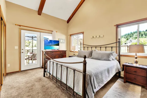 $950,000 | 15 Skyline Lane, Garden Valley, ID 83622