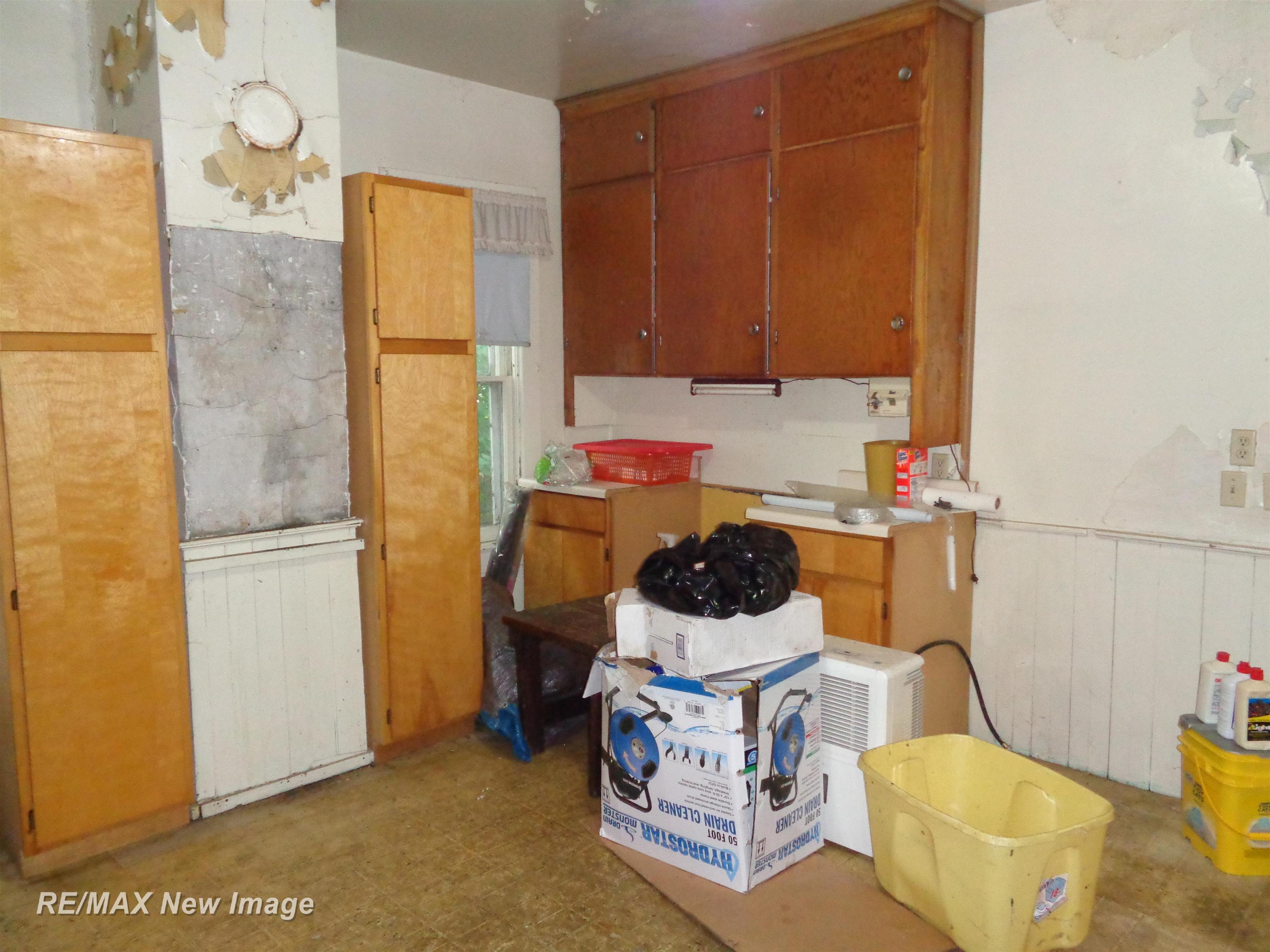 2023 3rd Street Bay City, MI 48708 - Photo 6 of 23 50147431-b40156d6-94d7-4cd9-8af9-3e0eea6dd140.JPG