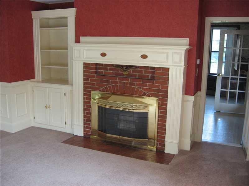 33 Old Orchard Road Saco, ME 04072 - Photo 6 of 13 Living Room.